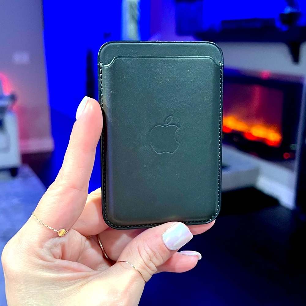 iPhone Black Leather Wallet with MagSafe Apple